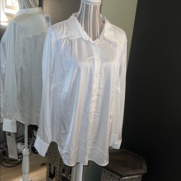 NWT. Torrid, size 2X, White Button Down Shirt - Picture 3 of 11